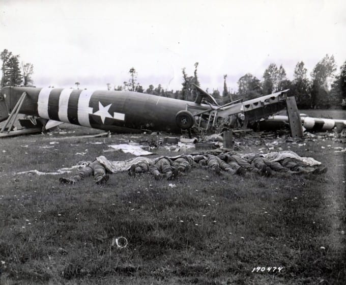 8582-19440606-wwii-8-dead-airborne-division-troops-lie-by-their-wrecked-glider-d-day-near-hiesville-france-na-11-sc-190474